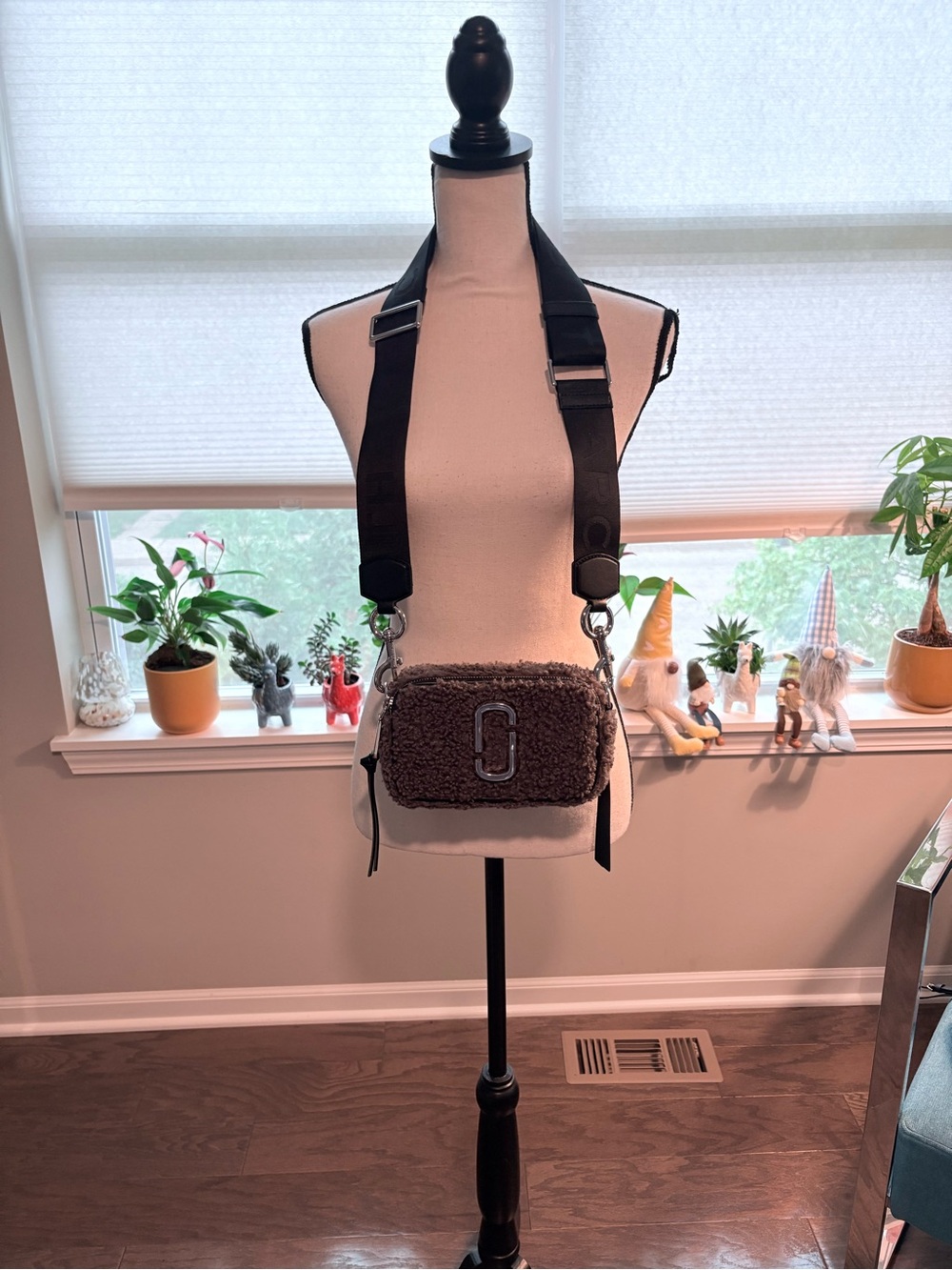 ✨Marc Jacobs (EUC) The Snapshot Teddy Crossbody
Camera Bag✨